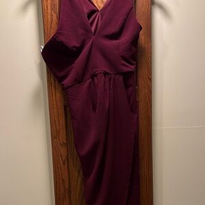 Elegant Burgundy Sleeveless Dress - size Medium
